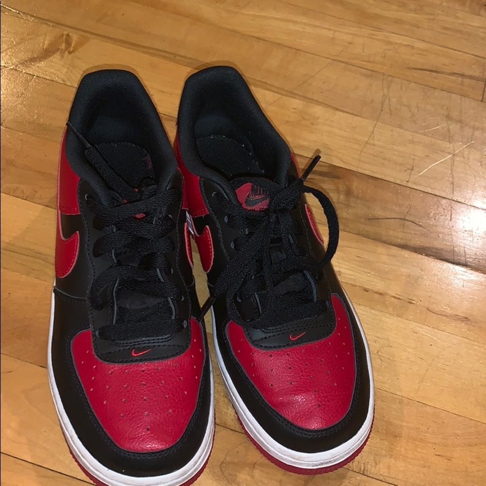 Nike low top air forces